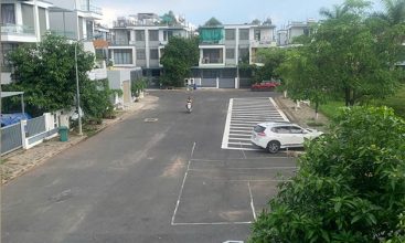 Không gian trước nhà phố 107 Đường N12 Đông Tăng Long