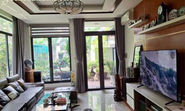 Trước nhà biệt thự song lập 65A5 Đông Tăng Long